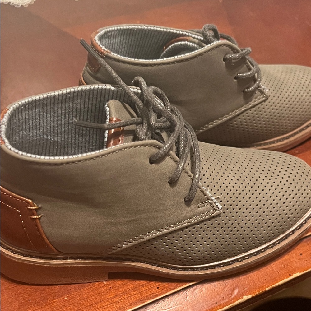 Stylish Gray (grayish brown) Kids Dress Shoes 11M